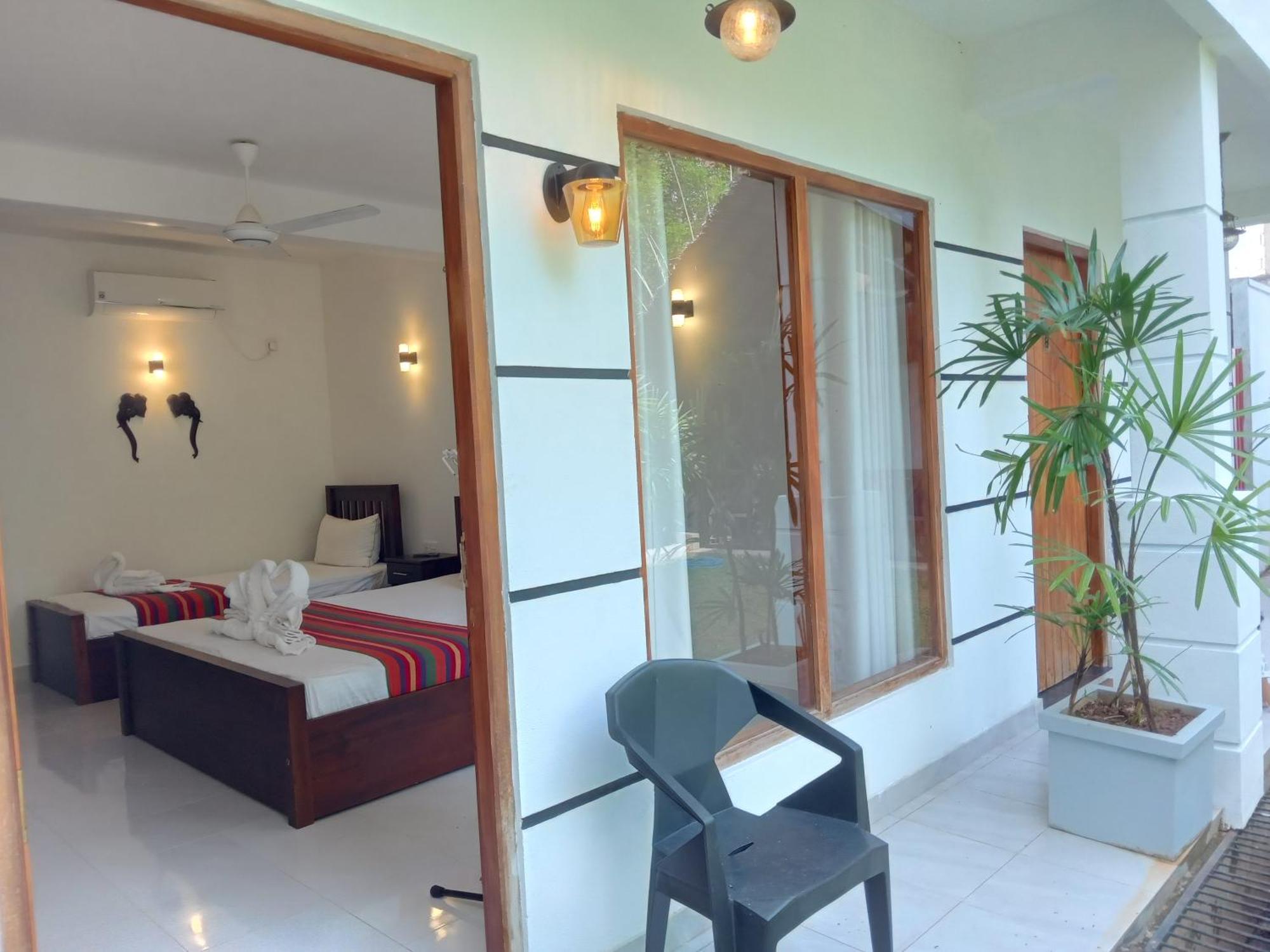 White Rose Safari Home Stay Udawalawe Exterior foto